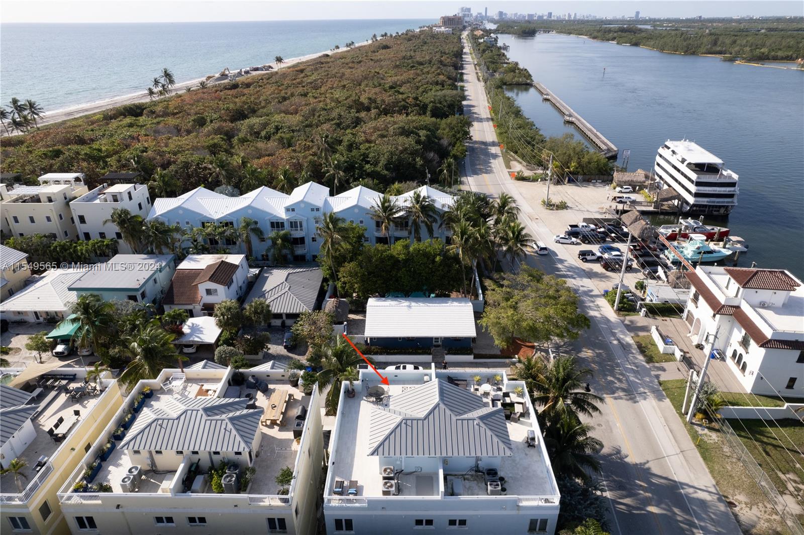 347 Oak St B1, Hollywood, Florida 33019, 4 Bedrooms Bedrooms, ,4 BathroomsBathrooms,Residential,For Sale,347 Oak St B1,A11549565