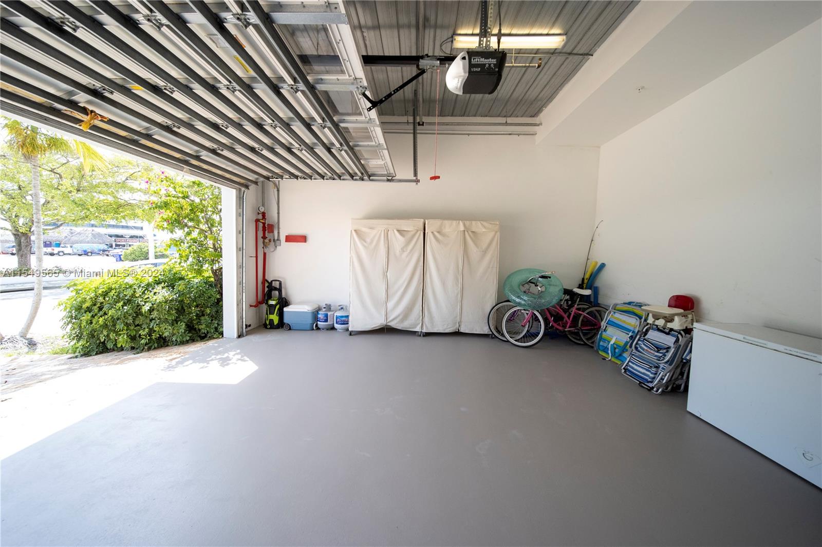 347 Oak St B1, Hollywood, Florida 33019, 4 Bedrooms Bedrooms, ,4 BathroomsBathrooms,Residential,For Sale,347 Oak St B1,A11549565