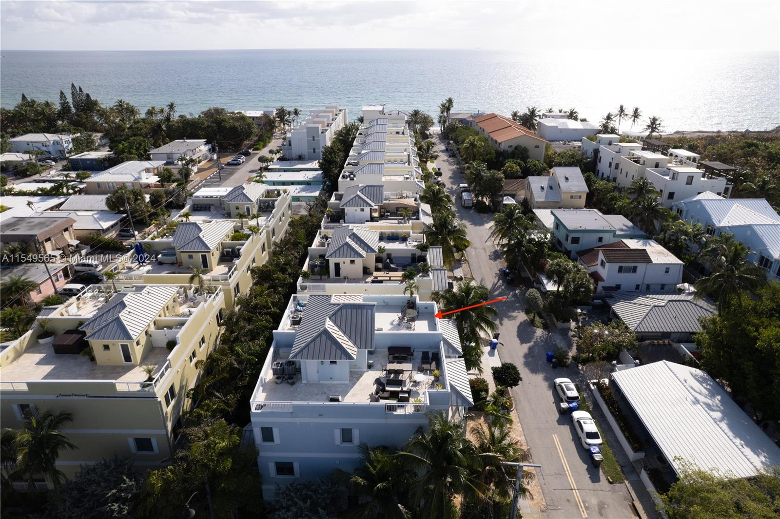 347 Oak St B1, Hollywood, Florida 33019, 4 Bedrooms Bedrooms, ,4 BathroomsBathrooms,Residential,For Sale,347 Oak St B1,A11549565