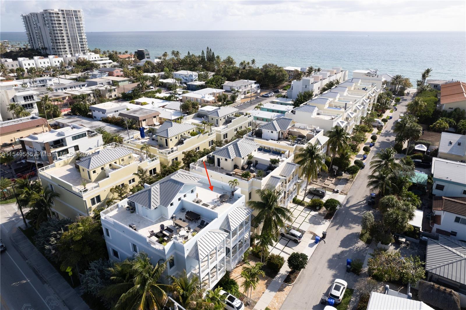 347 Oak St B1, Hollywood, Florida 33019, 4 Bedrooms Bedrooms, ,4 BathroomsBathrooms,Residential,For Sale,347 Oak St B1,A11549565