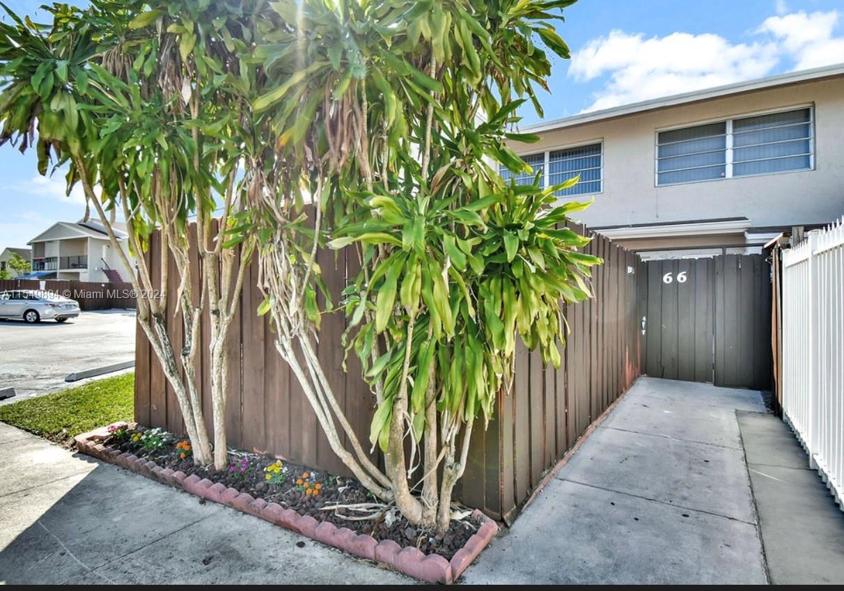 15660 SW 82nd Cir Ln 6-6, Miami, Florida 33193, 3 Bedrooms Bedrooms, ,2 BathroomsBathrooms,Residential,For Sale,15660 SW 82nd Cir Ln 6-6,A11549894