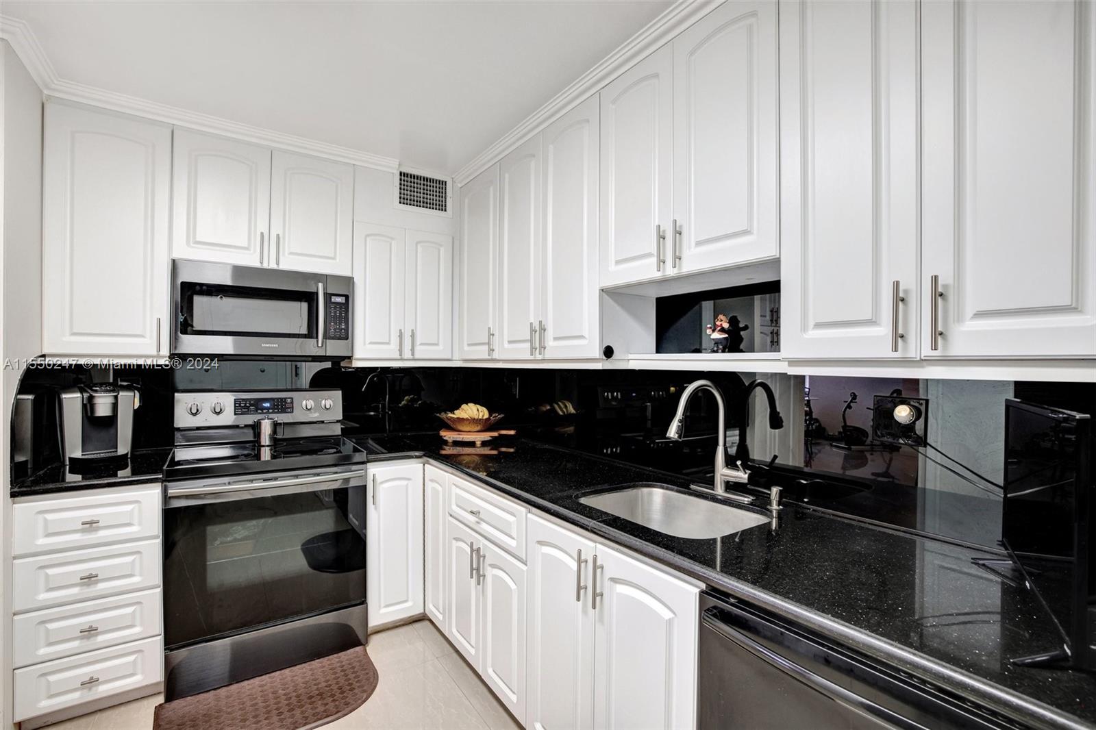 1601 S Ocean Dr 501, Hollywood, Florida 33019, 2 Bedrooms Bedrooms, ,2 BathroomsBathrooms,Residential,For Sale,1601 S Ocean Dr 501,A11550247