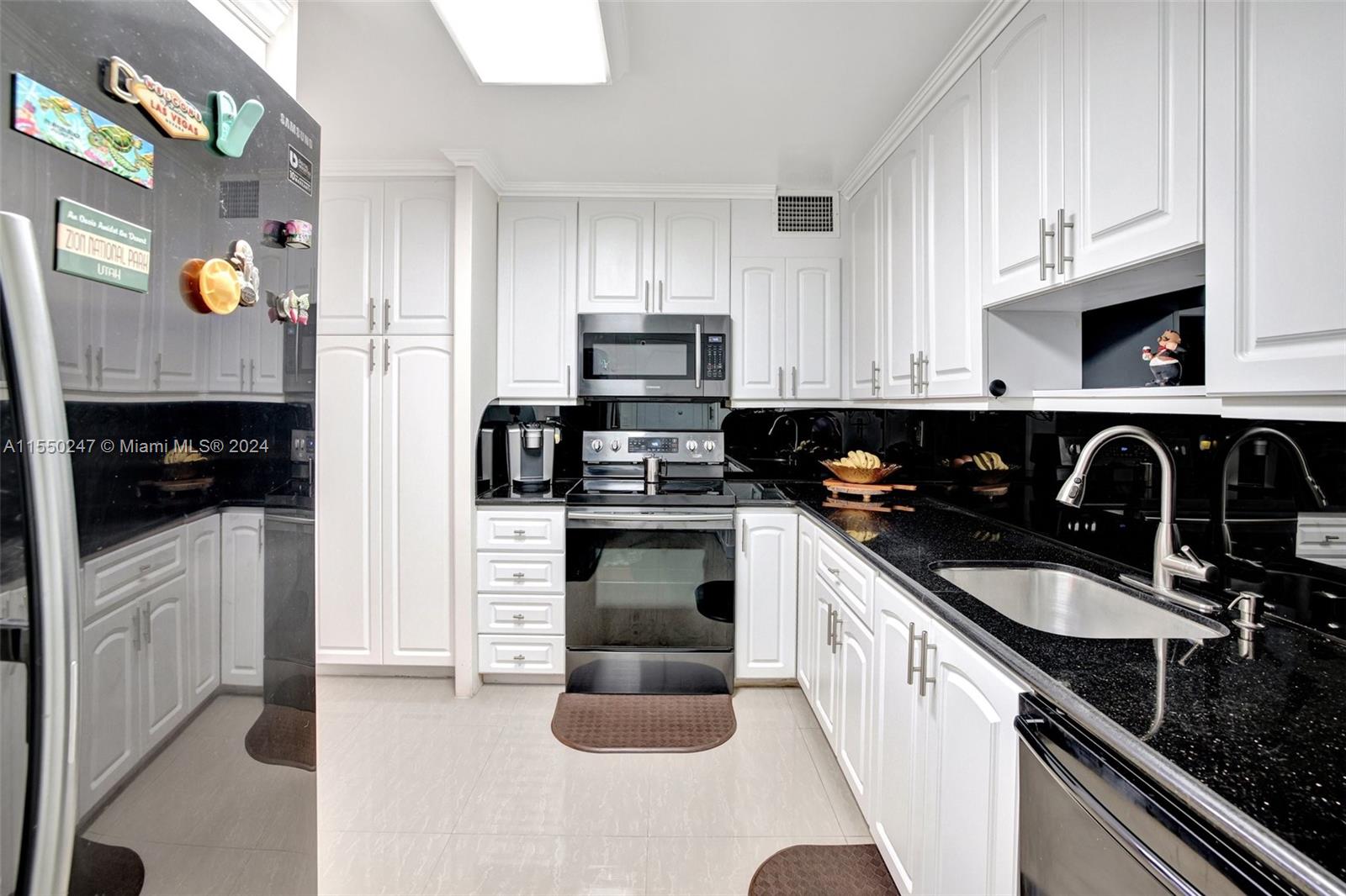 1601 S Ocean Dr 501, Hollywood, Florida 33019, 2 Bedrooms Bedrooms, ,2 BathroomsBathrooms,Residential,For Sale,1601 S Ocean Dr 501,A11550247