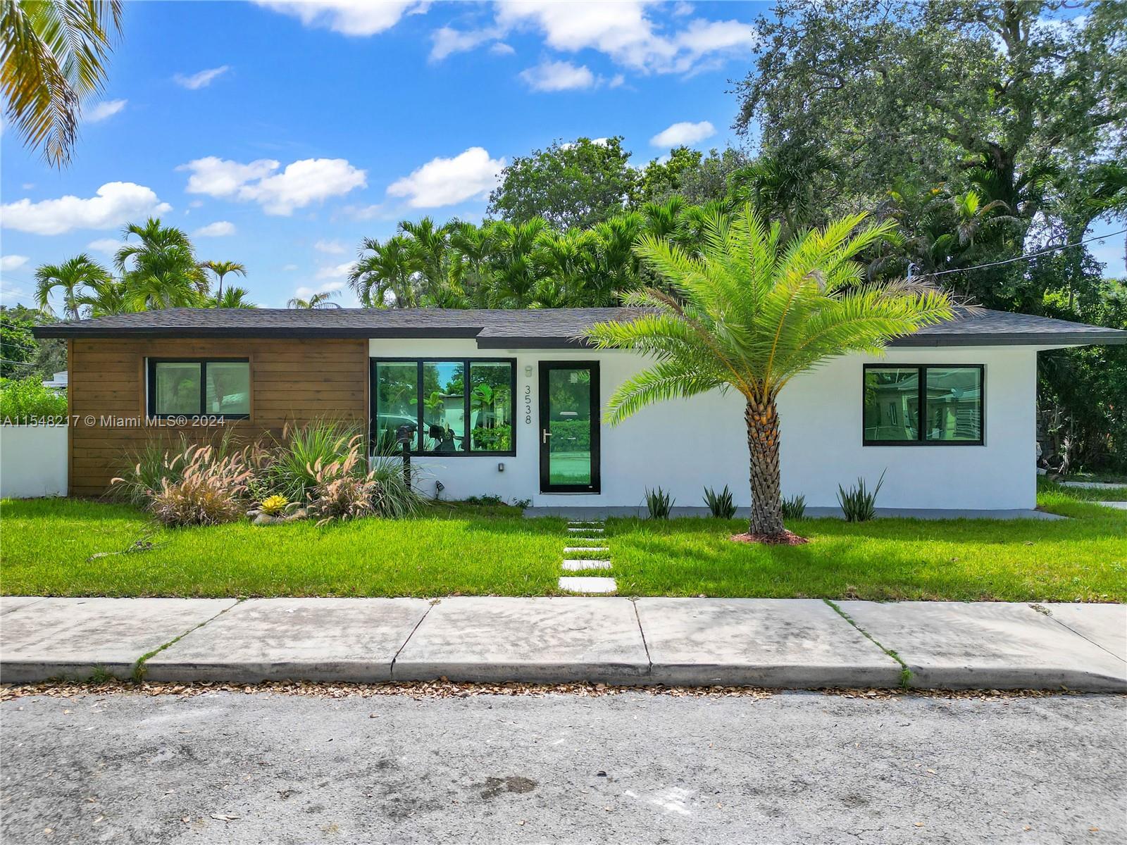 3538  Hibiscus St  For Sale A11548217, FL