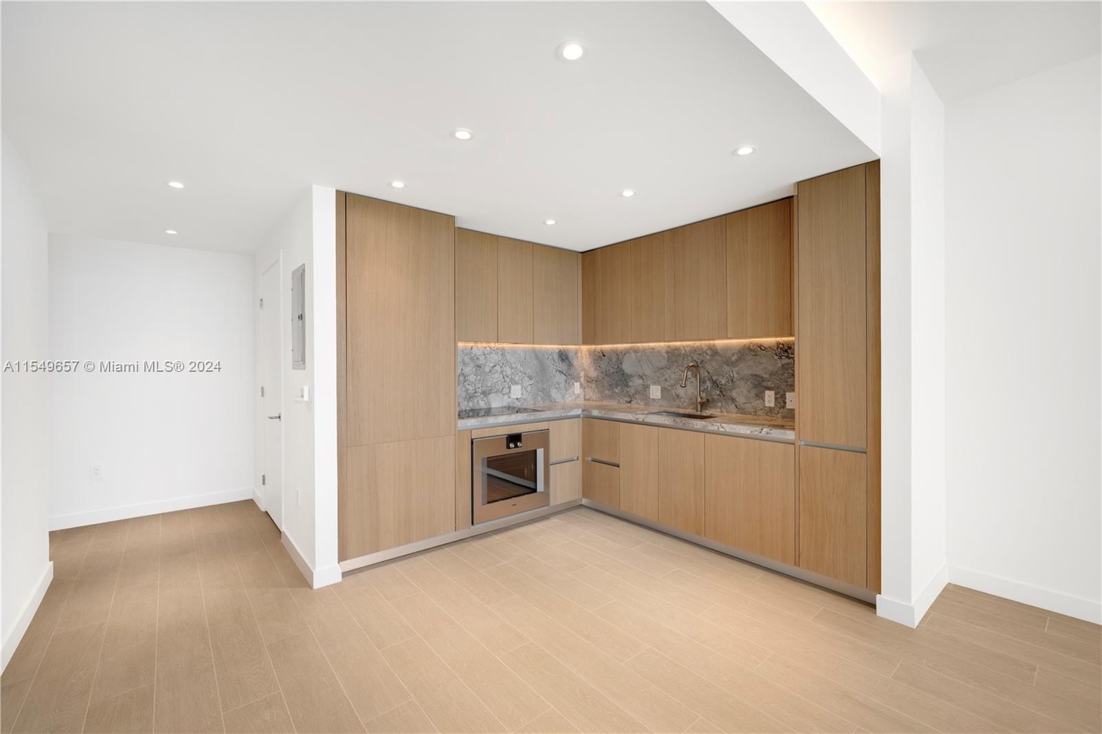 500 Alton 1806, Miami Beach, Florida 33139, 1 Bedroom Bedrooms, ,1 BathroomBathrooms,Residential,For Sale,500 Alton 1806,A11549657