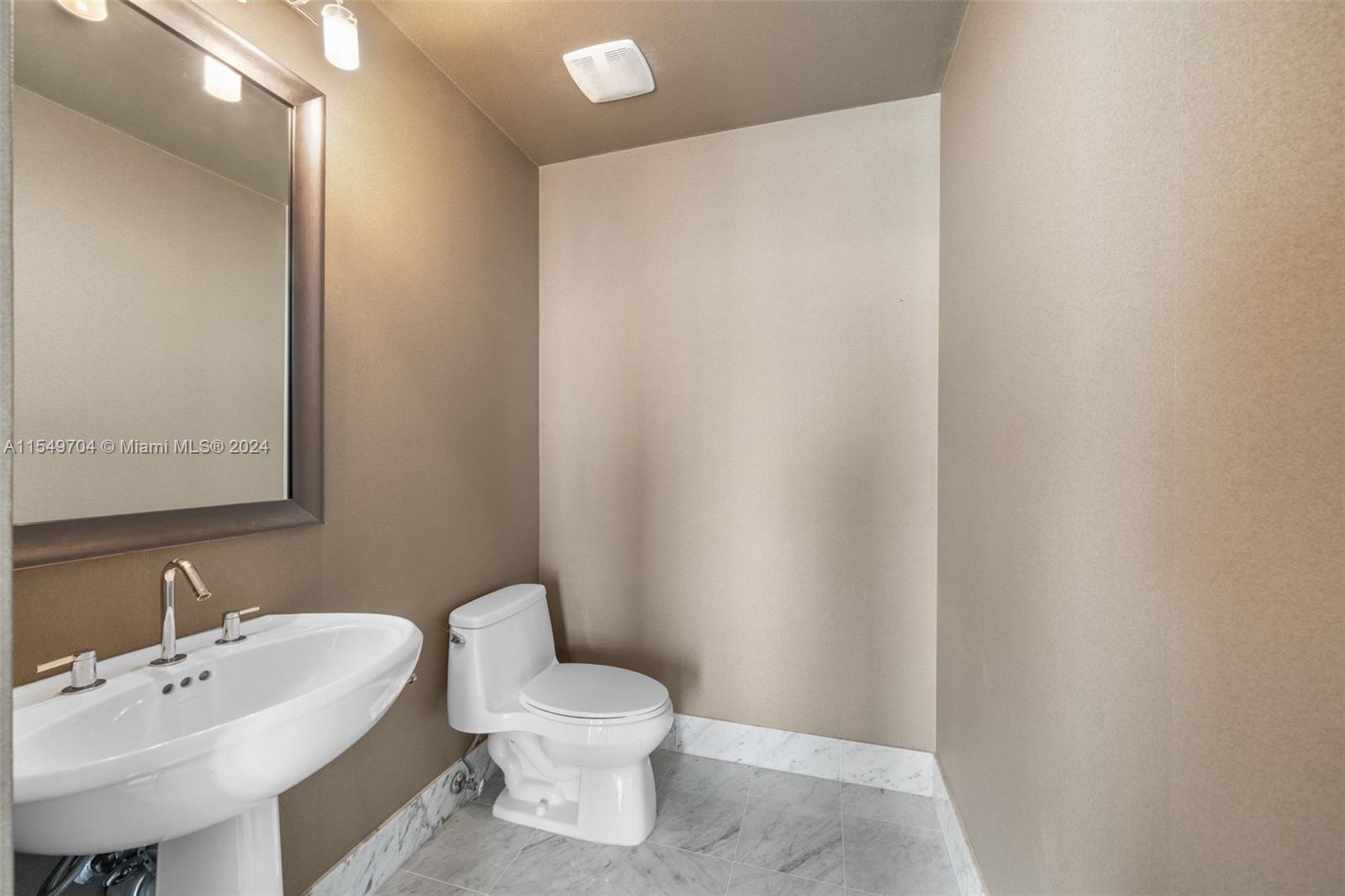 244 Biscayne Blvd UPH-4904, Miami, Florida 33132, 5 Bedrooms Bedrooms, ,5 BathroomsBathrooms,Residential,For Sale,244 Biscayne Blvd UPH-4904,A11549704