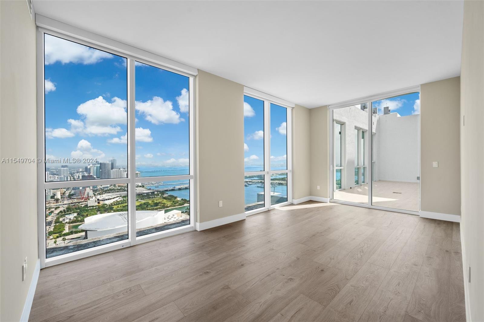 244 Biscayne Blvd UPH-4904, Miami, Florida 33132, 5 Bedrooms Bedrooms, ,5 BathroomsBathrooms,Residential,For Sale,244 Biscayne Blvd UPH-4904,A11549704