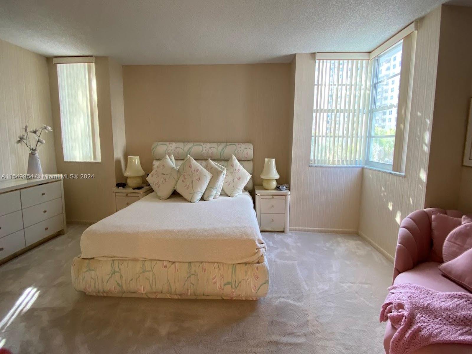 1880 S Ocean Dr 404, Hallandale Beach, Florida 33009, 2 Bedrooms Bedrooms, ,2 BathroomsBathrooms,Residential,For Sale,1880 S Ocean Dr 404,A11549954