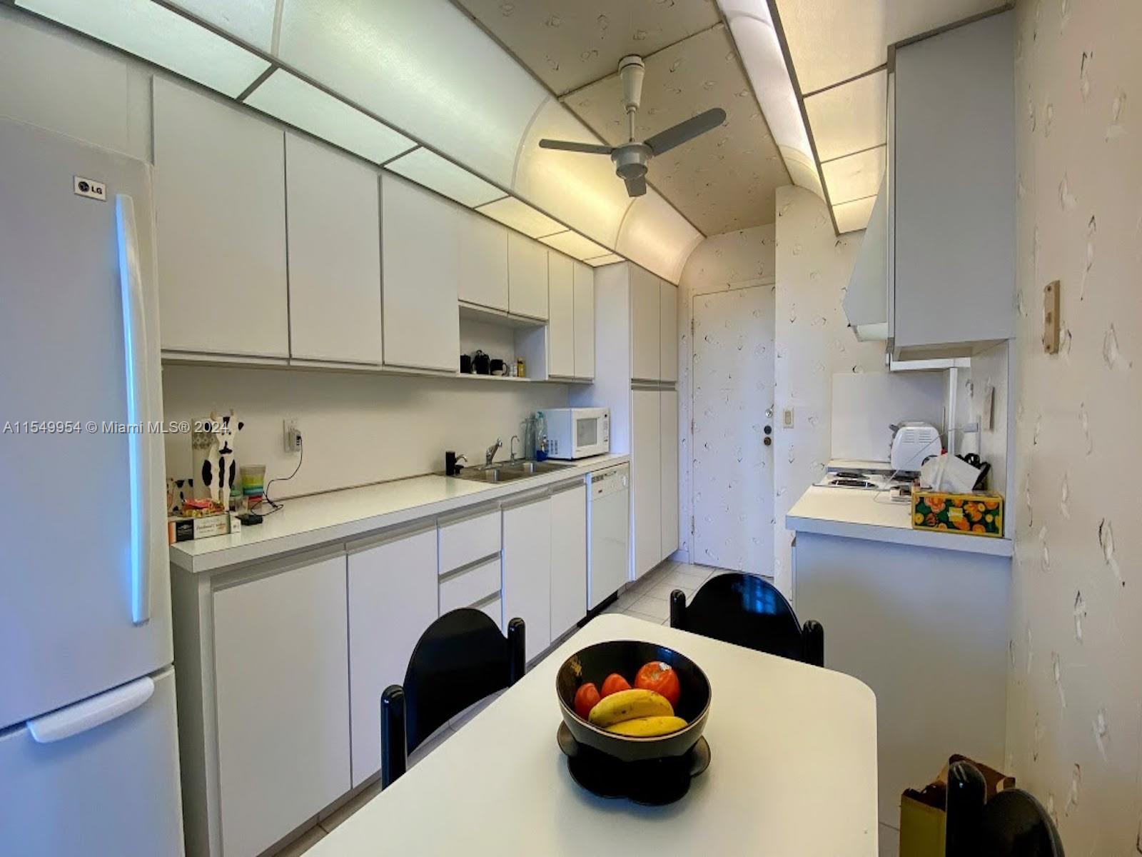 1880 S Ocean Dr 404, Hallandale Beach, Florida 33009, 2 Bedrooms Bedrooms, ,2 BathroomsBathrooms,Residential,For Sale,1880 S Ocean Dr 404,A11549954