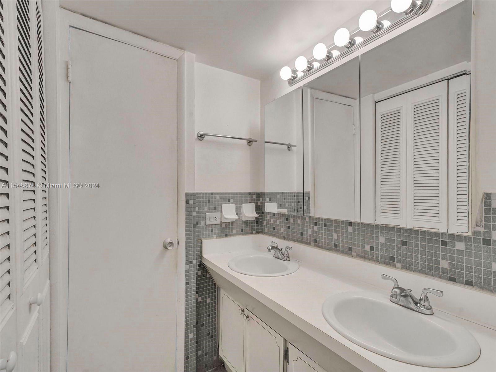 701 Collins Ave, Miami Beach, FL, 33139 United States, 2 Bedrooms Bedrooms, ,2 BathroomsBathrooms,Residential,For Sale,Collins Ave,A11548874