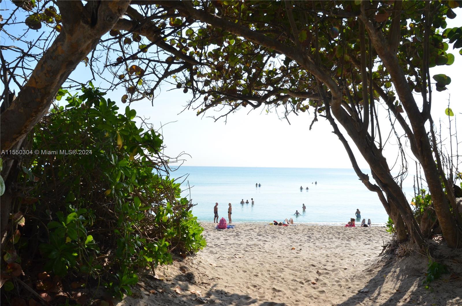 5445 Collins Ave M14, Miami Beach, Florida 33140, 3 Bedrooms Bedrooms, ,2 BathroomsBathrooms,Residential,For Sale,5445 Collins Ave M14,A11550304