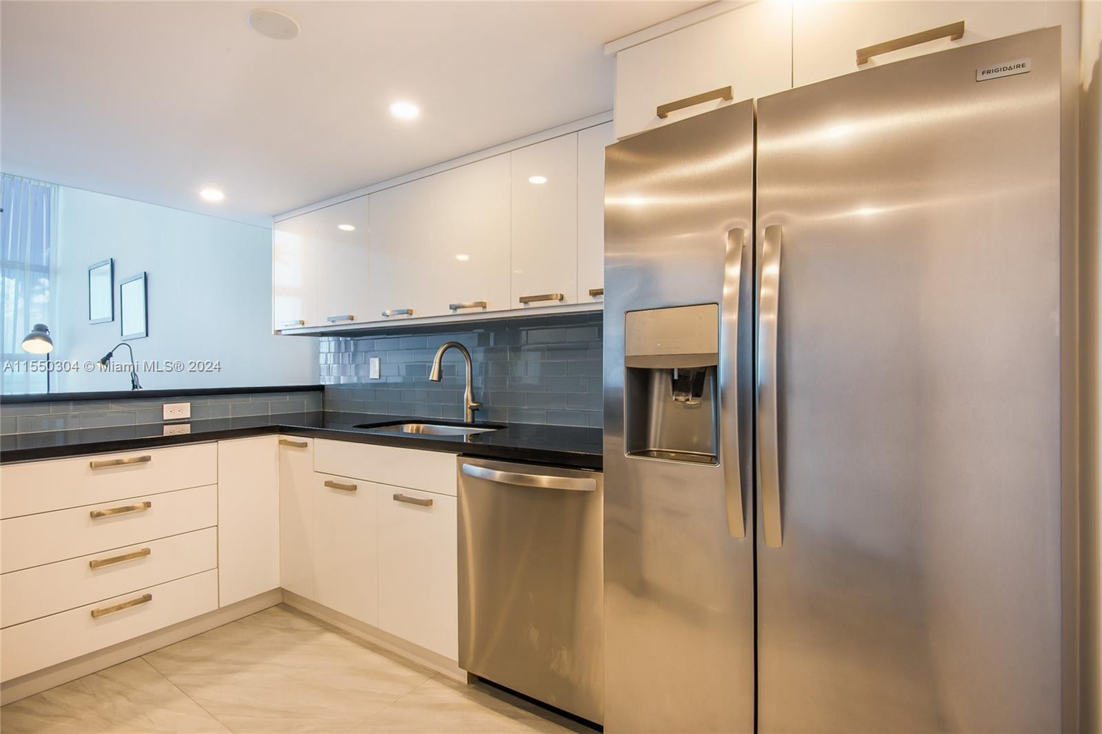 5445 Collins Ave M14, Miami Beach, Florida 33140, 3 Bedrooms Bedrooms, ,2 BathroomsBathrooms,Residential,For Sale,5445 Collins Ave M14,A11550304