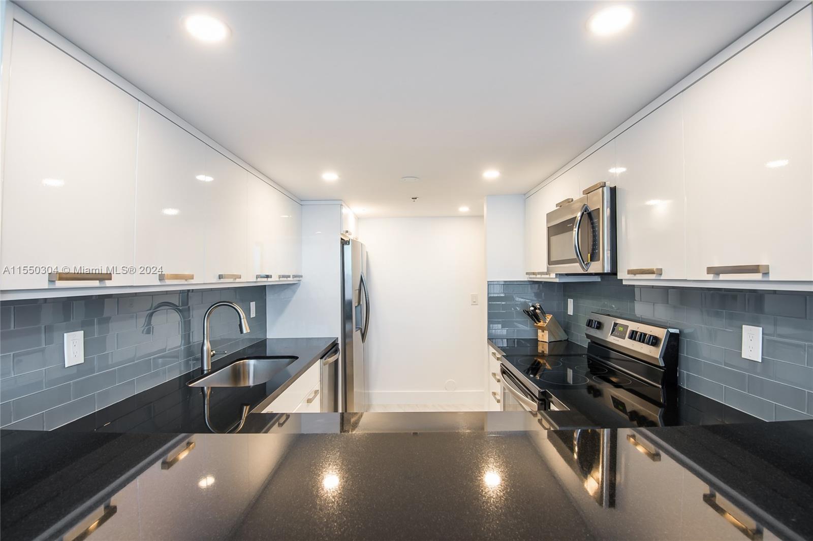 5445 Collins Ave M14, Miami Beach, Florida 33140, 3 Bedrooms Bedrooms, ,2 BathroomsBathrooms,Residential,For Sale,5445 Collins Ave M14,A11550304