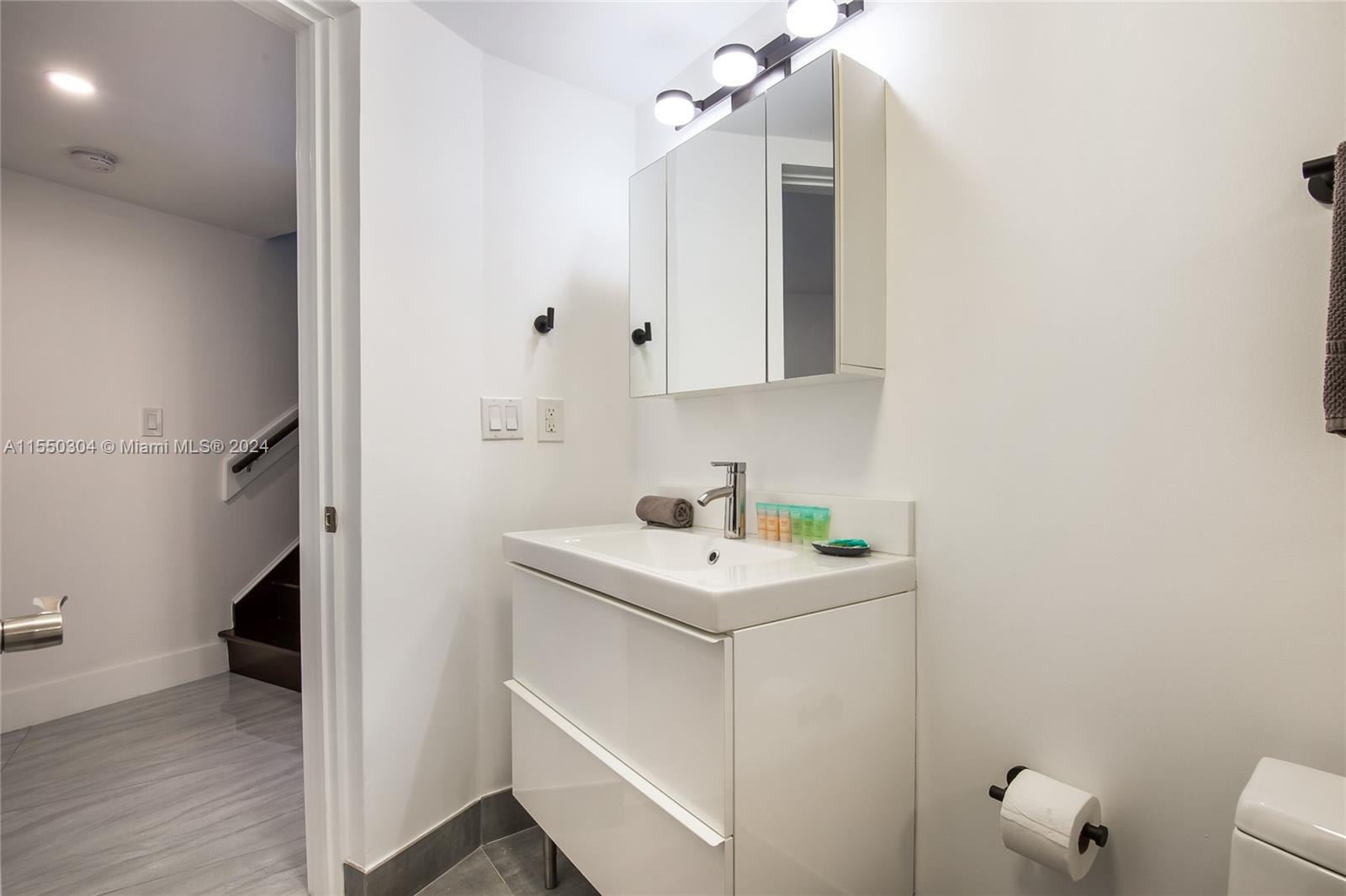 5445 Collins Ave M14, Miami Beach, Florida 33140, 3 Bedrooms Bedrooms, ,2 BathroomsBathrooms,Residential,For Sale,5445 Collins Ave M14,A11550304