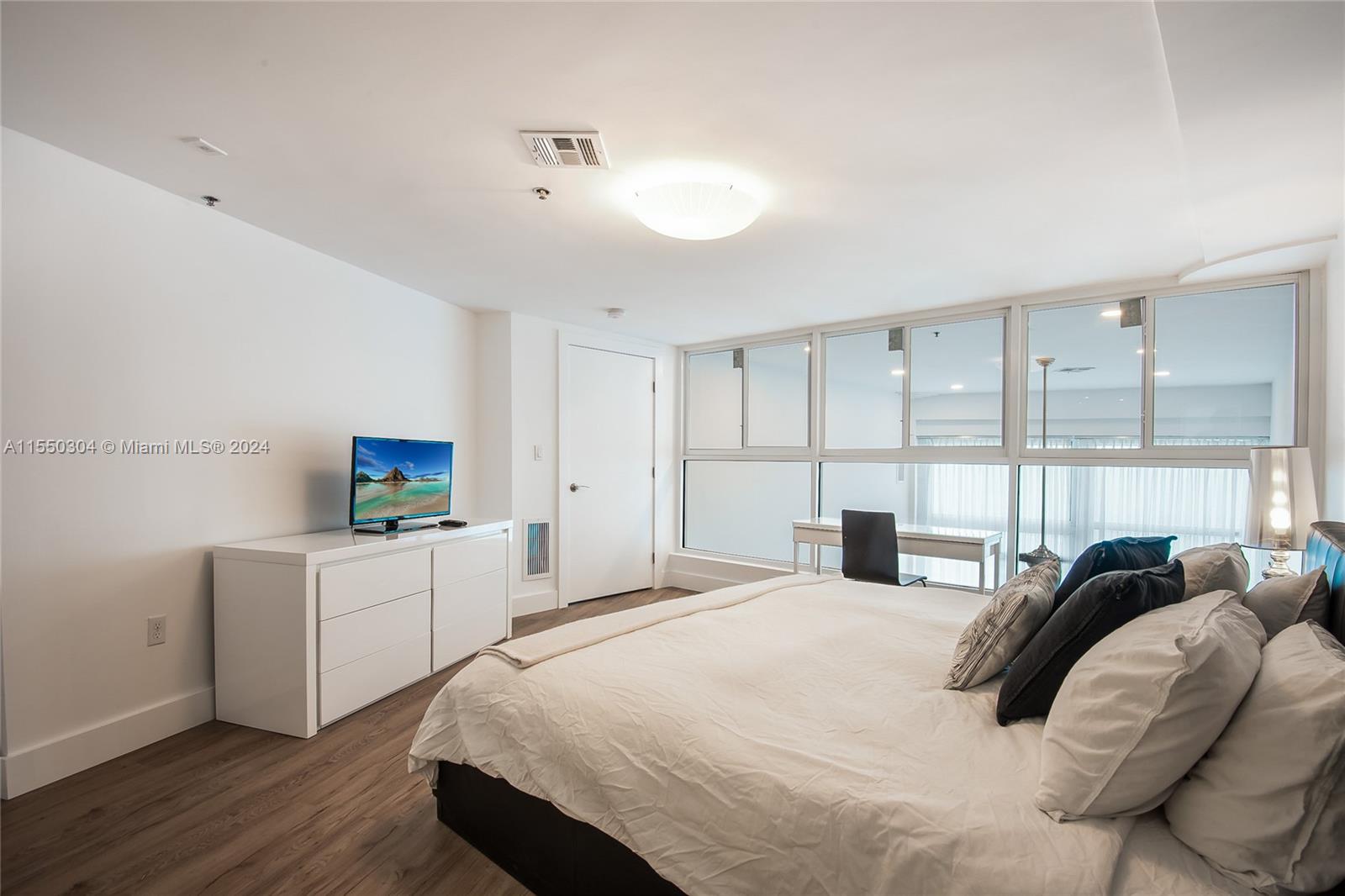 5445 Collins Ave M14, Miami Beach, Florida 33140, 3 Bedrooms Bedrooms, ,2 BathroomsBathrooms,Residential,For Sale,5445 Collins Ave M14,A11550304