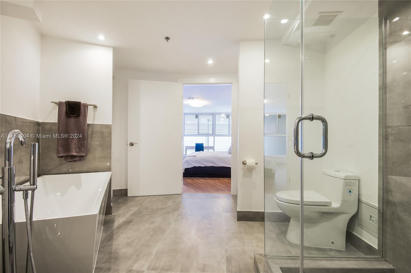 5445 Collins Ave M14, Miami Beach, Florida 33140, 3 Bedrooms Bedrooms, ,2 BathroomsBathrooms,Residential,For Sale,5445 Collins Ave M14,A11550304