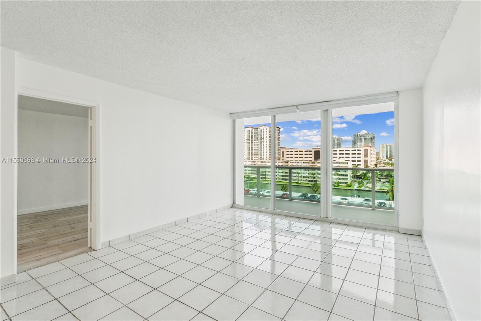 100 Bayview Dr 629, Sunny Isles Beach, Florida 33160, 2 Bedrooms Bedrooms, ,2 BathroomsBathrooms,Residential,For Sale,100 Bayview Dr 629,A11550368
