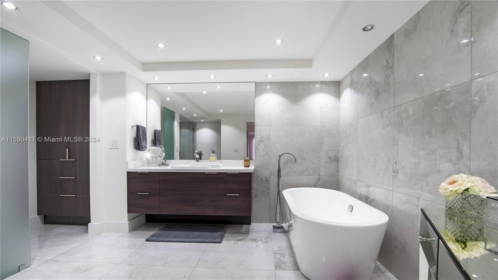 1920 S Ocean Dr (Avail 5/10-12/10) 8B, Hallandale Beach, Florida 33009, 4 Bedrooms Bedrooms, ,2 BathroomsBathrooms,Residentiallease,For Rent,1920 S Ocean Dr (Avail 5/10-12/10) 8B,A11550417