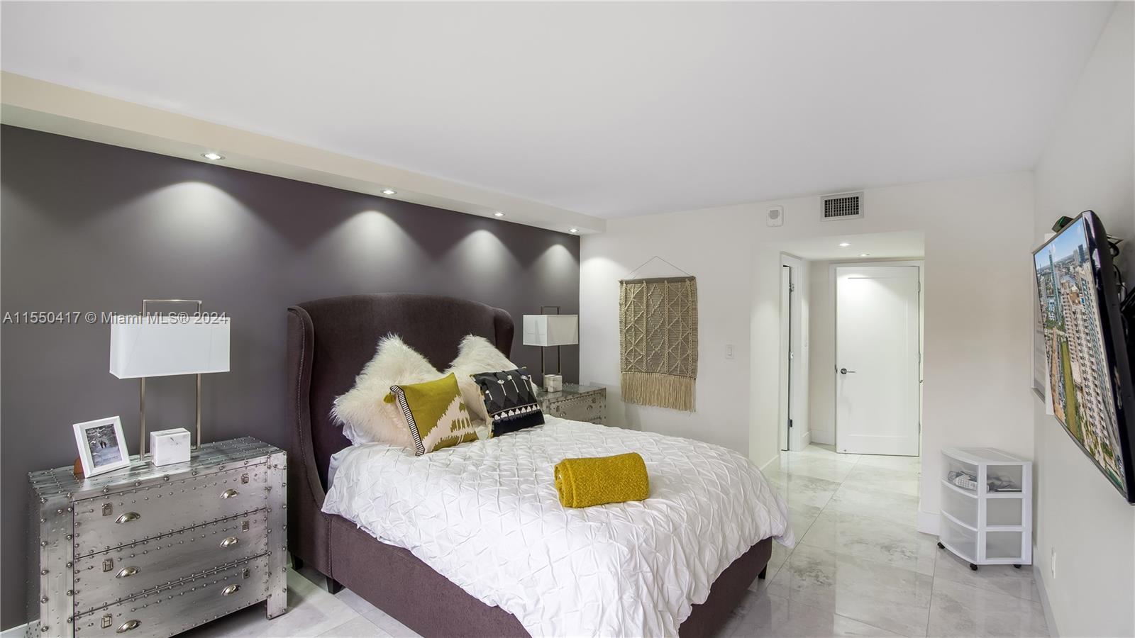 1920 S Ocean Dr (Avail 5/10-12/10) 8B, Hallandale Beach, Florida 33009, 4 Bedrooms Bedrooms, ,2 BathroomsBathrooms,Residentiallease,For Rent,1920 S Ocean Dr (Avail 5/10-12/10) 8B,A11550417