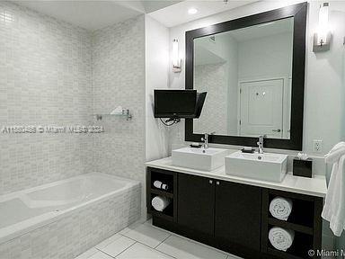 5300 NW 87th Ave 916, Doral, Florida 33178, 1 Bedroom Bedrooms, ,2 BathroomsBathrooms,Residential,For Sale,5300 NW 87th Ave 916,A11550486