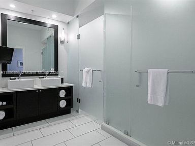 5300 NW 87th Ave 916, Doral, Florida 33178, 1 Bedroom Bedrooms, ,2 BathroomsBathrooms,Residential,For Sale,5300 NW 87th Ave 916,A11550486