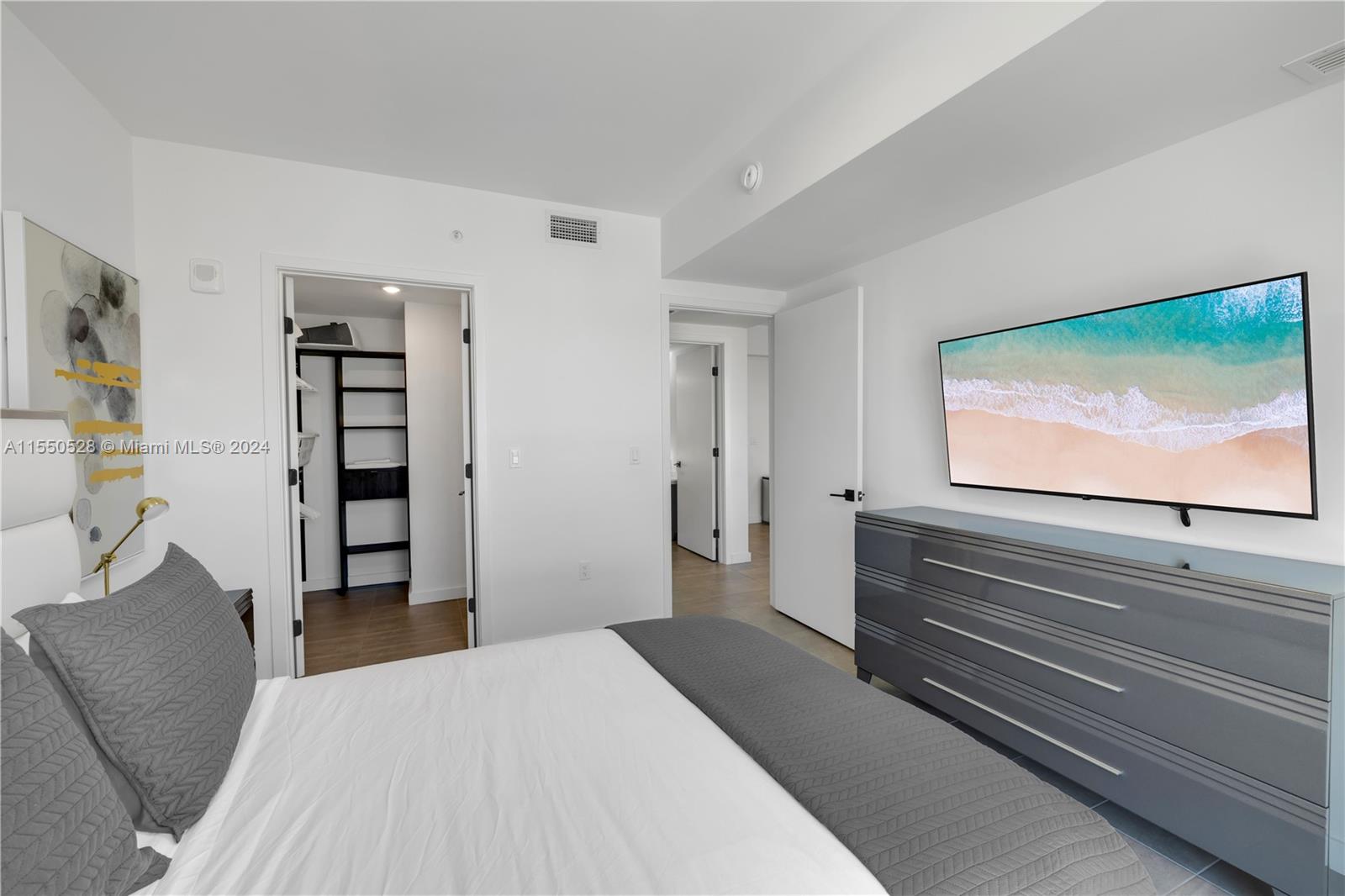 227 NE 2nd St 2305, Miami, Florida 33132, 1 Bedroom Bedrooms, ,1 BathroomBathrooms,Residential,For Sale,227 NE 2nd St 2305,A11550528