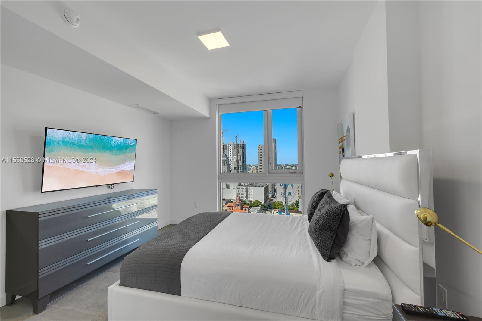 227 NE 2nd St 2305, Miami, Florida 33132, 1 Bedroom Bedrooms, ,1 BathroomBathrooms,Residential,For Sale,227 NE 2nd St 2305,A11550528