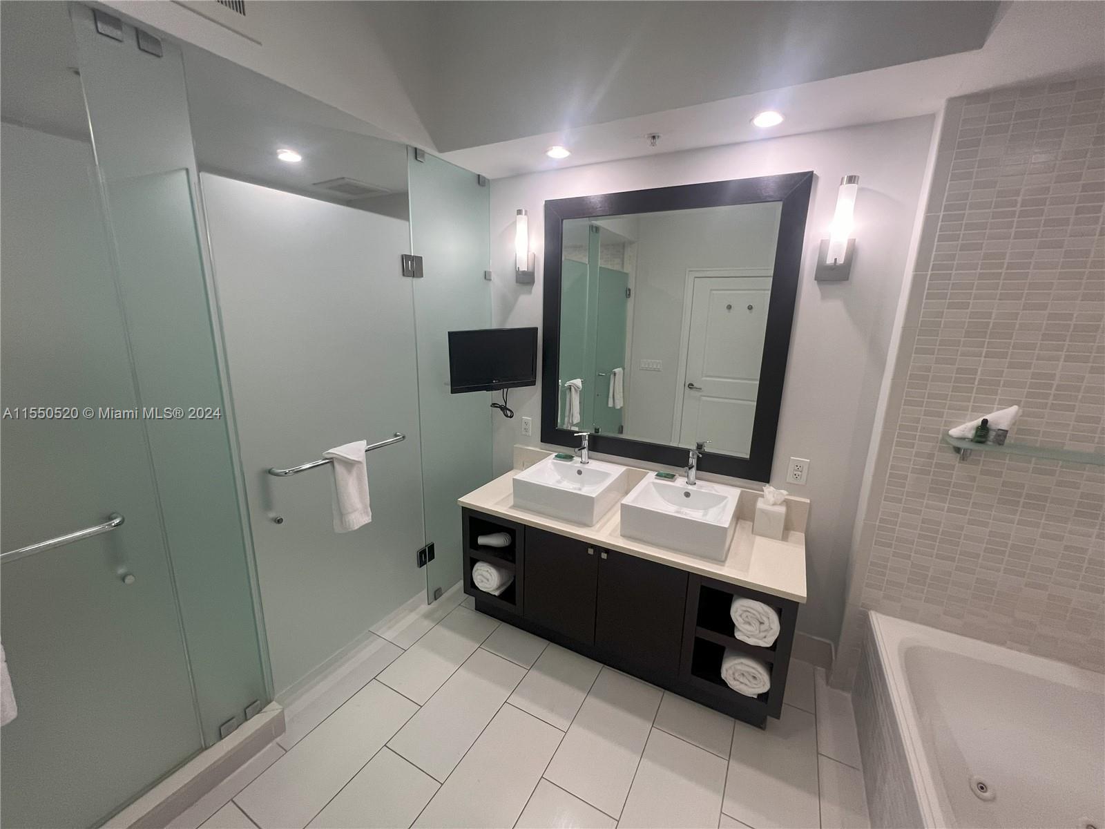 5300 NW 87th Ave 603, Doral, Florida 33178, 1 Bedroom Bedrooms, ,1 BathroomBathrooms,Residential,For Sale,5300 NW 87th Ave 603,A11550520