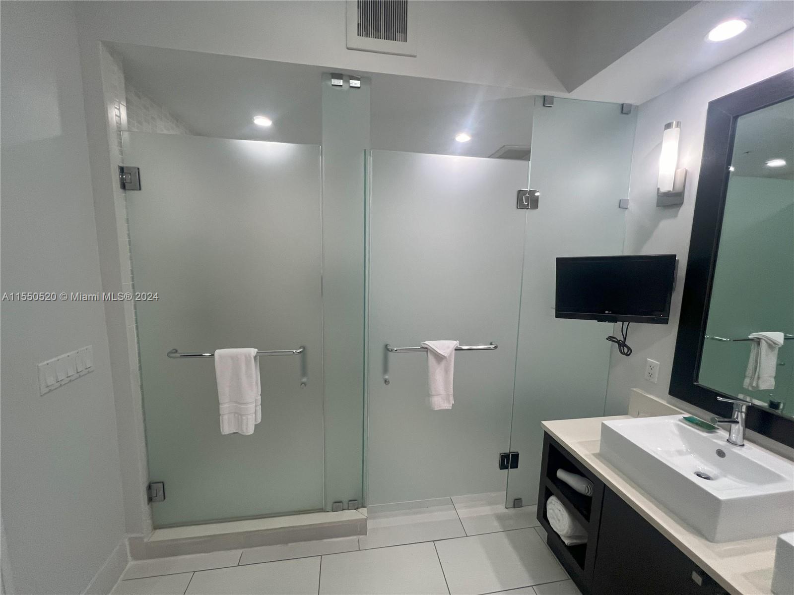 5300 NW 87th Ave 603, Doral, Florida 33178, 1 Bedroom Bedrooms, ,1 BathroomBathrooms,Residential,For Sale,5300 NW 87th Ave 603,A11550520