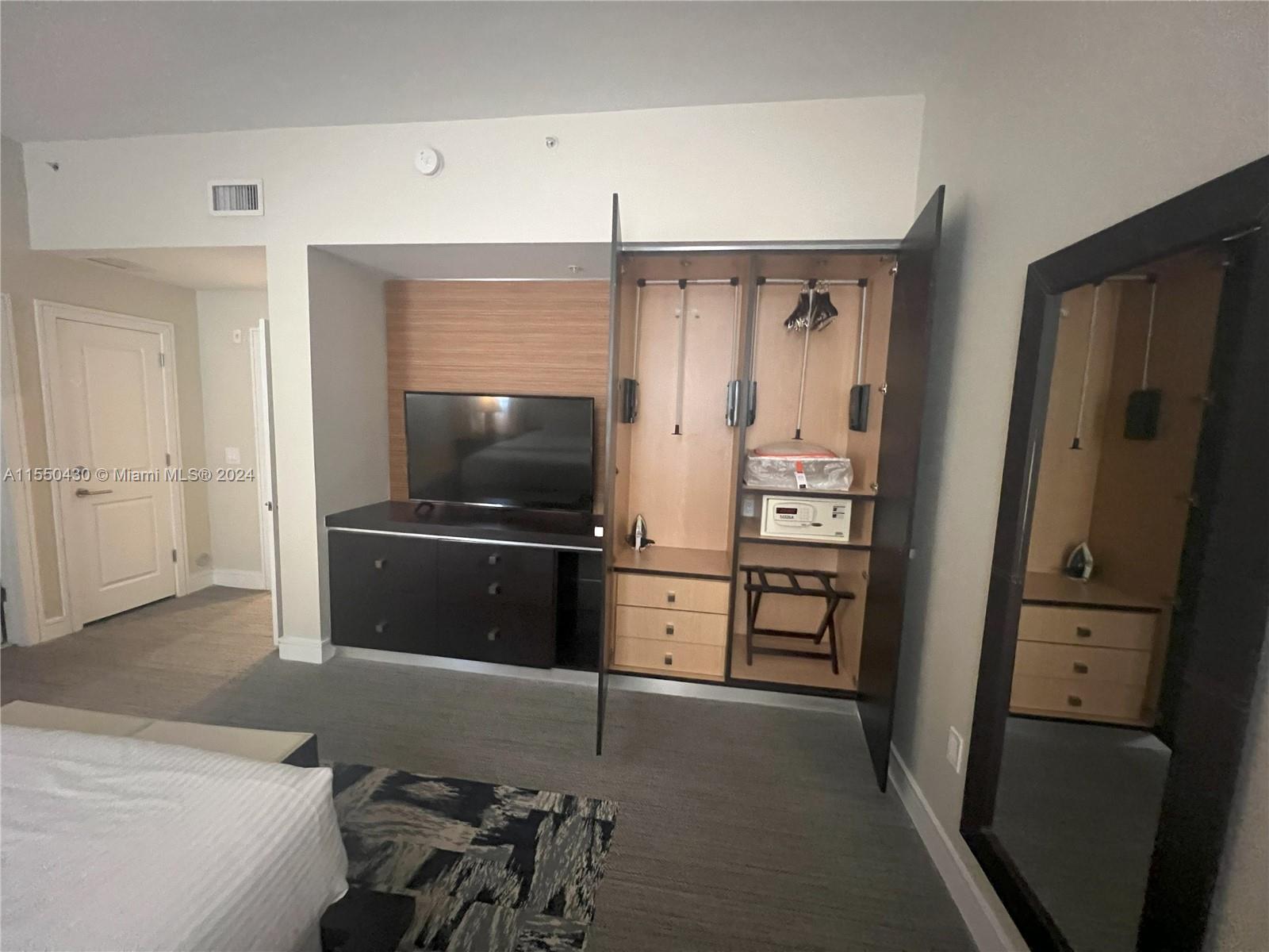 5300 NW 87th Ave 601, Doral, Florida 33178, 1 Bedroom Bedrooms, ,2 BathroomsBathrooms,Residential,For Sale,5300 NW 87th Ave 601,A11550430