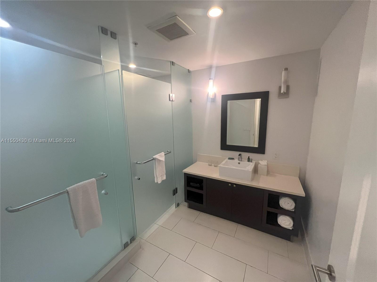 5300 NW 87th Ave 601, Doral, Florida 33178, 1 Bedroom Bedrooms, ,2 BathroomsBathrooms,Residential,For Sale,5300 NW 87th Ave 601,A11550430