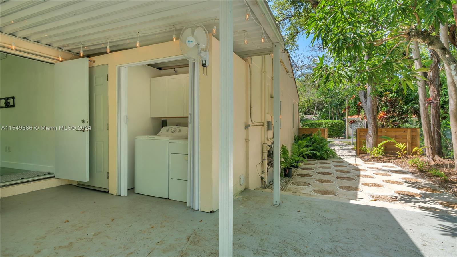 7341 64th Ct, South Miami, FL, 33143 United States, 3 Bedrooms Bedrooms, ,2 BathroomsBathrooms,Residential,For Sale,64th Ct,A11549886