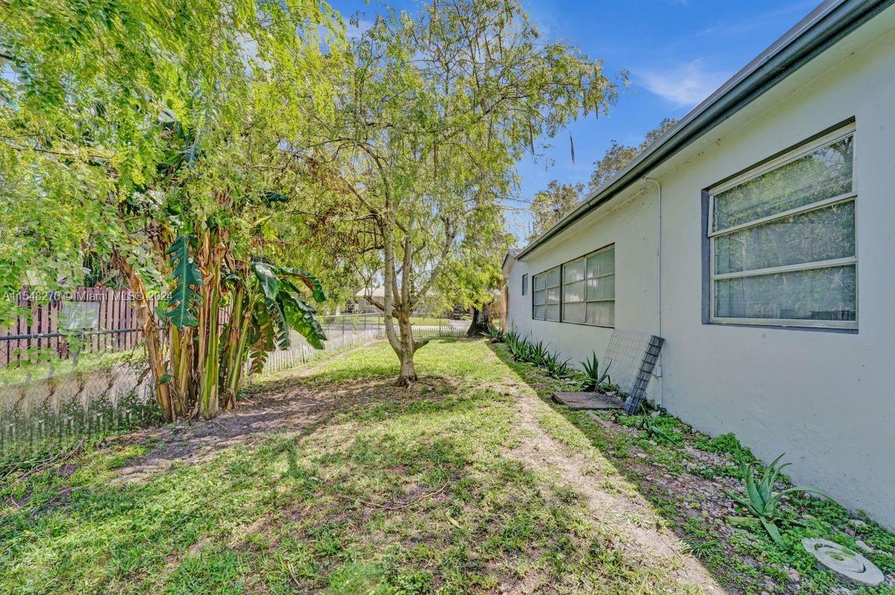 2001 N 32nd Ct, Hollywood, Florida 33021, 3 Bedrooms Bedrooms, ,2 BathroomsBathrooms,Residential,For Sale,2001 N 32nd Ct,A11548270