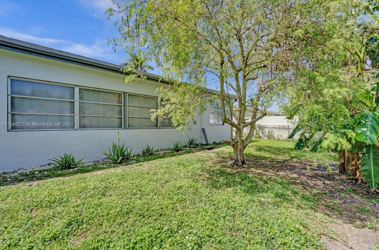 2001 N 32nd Ct, Hollywood, Florida 33021, 3 Bedrooms Bedrooms, ,2 BathroomsBathrooms,Residential,For Sale,2001 N 32nd Ct,A11548270