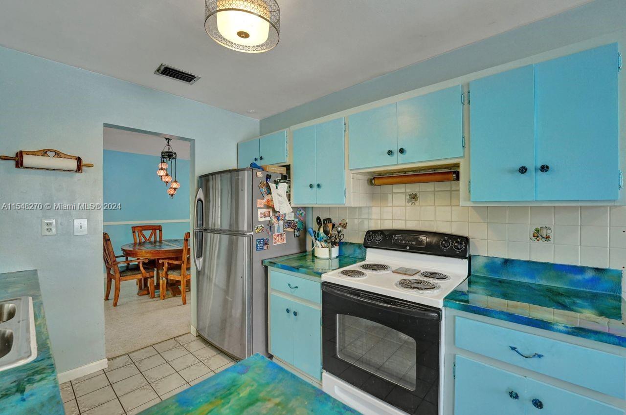 Hallway entering house