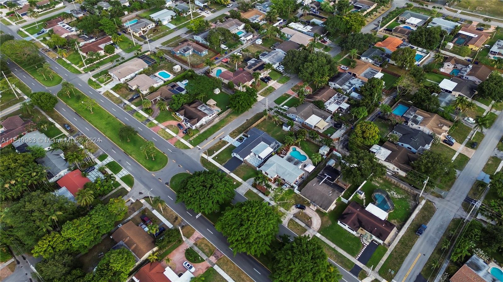 3600 W Park Rd, Hollywood, Florida 33021, 4 Bedrooms Bedrooms, ,2 BathroomsBathrooms,Residential,For Sale,3600 W Park Rd,A11549963