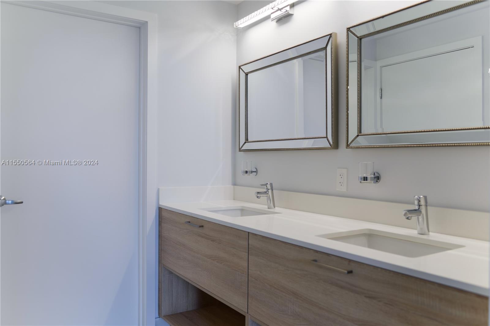 16385 Biscayne Blvd, North Miami Beach, FL, 33160 United States, 1 Bedroom Bedrooms, ,2 BathroomsBathrooms,Residential,For Sale,Biscayne Blvd,A11550564