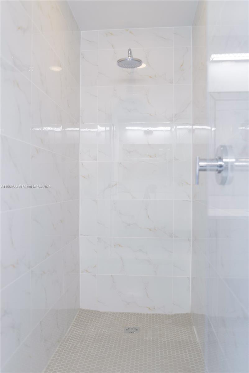 16385 Biscayne Blvd, North Miami Beach, FL, 33160 United States, 1 Bedroom Bedrooms, ,2 BathroomsBathrooms,Residential,For Sale,Biscayne Blvd,A11550564