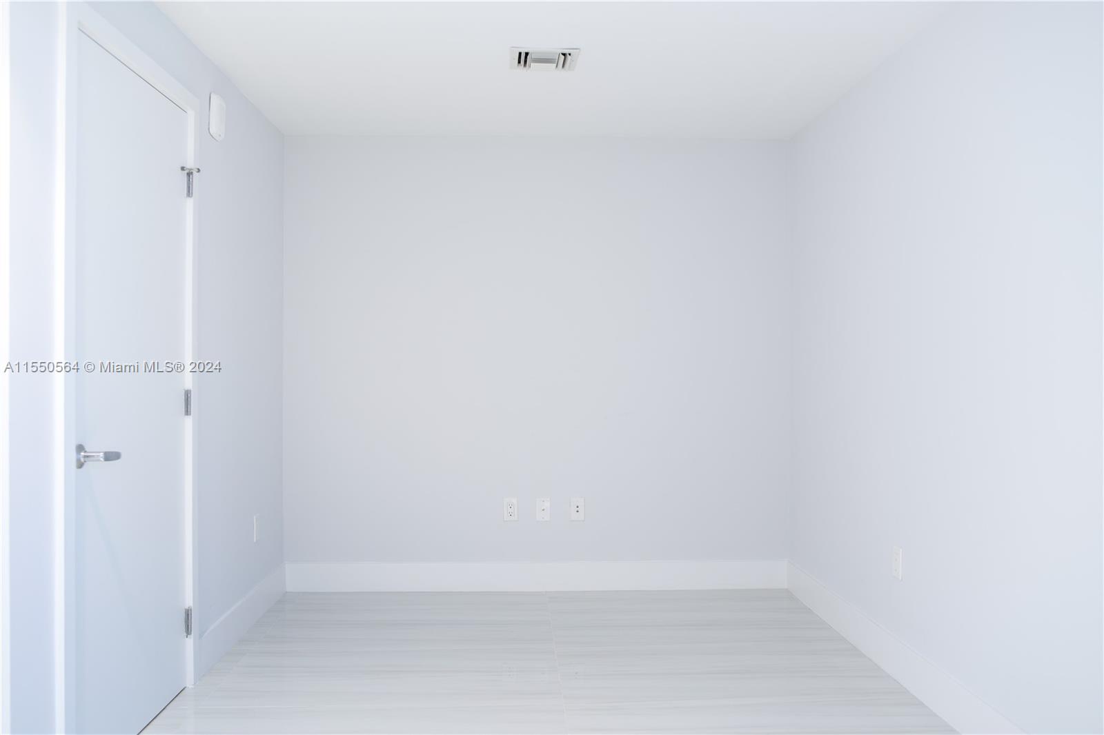 16385 Biscayne Blvd, North Miami Beach, FL, 33160 United States, 1 Bedroom Bedrooms, ,2 BathroomsBathrooms,Residential,For Sale,Biscayne Blvd,A11550564