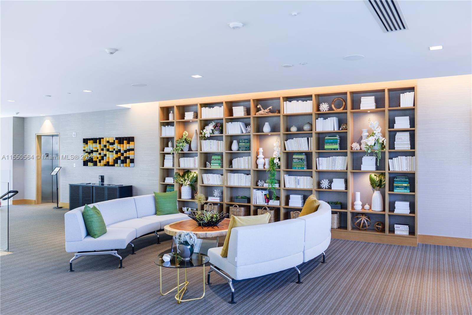 16385 Biscayne Blvd, North Miami Beach, FL, 33160 United States, 1 Bedroom Bedrooms, ,2 BathroomsBathrooms,Residential,For Sale,Biscayne Blvd,A11550564
