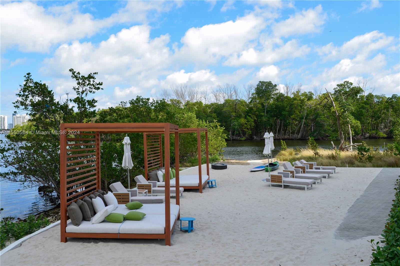 16385 Biscayne Blvd, North Miami Beach, FL, 33160 United States, 1 Bedroom Bedrooms, ,2 BathroomsBathrooms,Residential,For Sale,Biscayne Blvd,A11550564