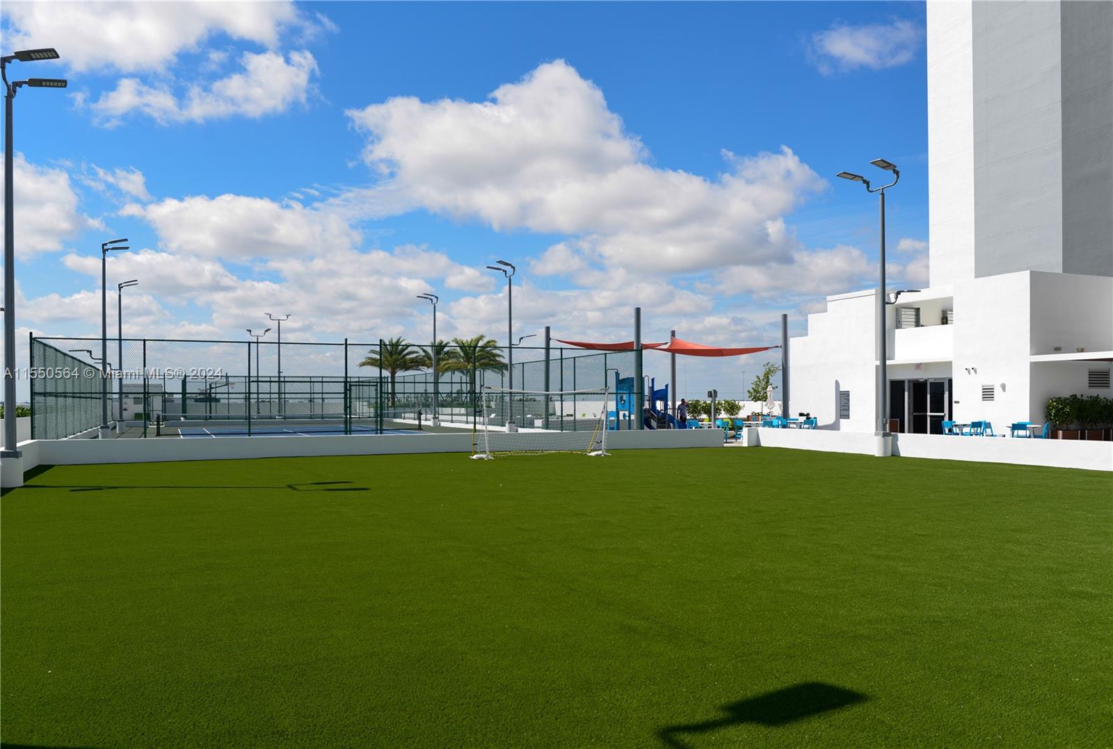 16385 Biscayne Blvd, North Miami Beach, FL, 33160 United States, 1 Bedroom Bedrooms, ,2 BathroomsBathrooms,Residential,For Sale,Biscayne Blvd,A11550564