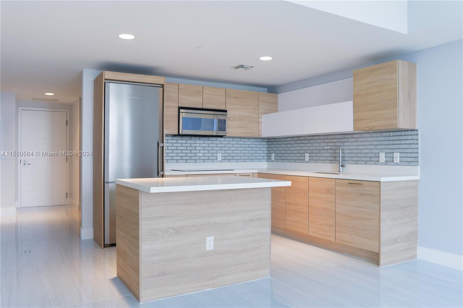 16385 Biscayne Blvd, North Miami Beach, FL, 33160 United States, 1 Bedroom Bedrooms, ,2 BathroomsBathrooms,Residential,For Sale,Biscayne Blvd,A11550564
