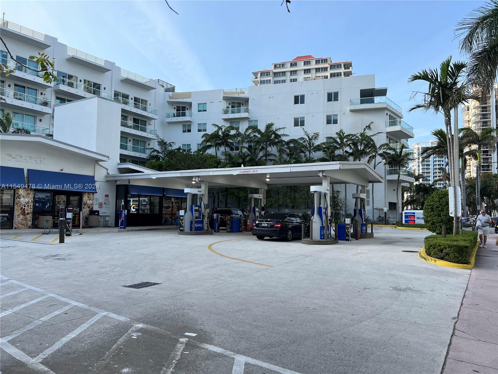 6345 Collins Ave CU-30, Miami Beach, Florida 33141, ,1 BathroomBathrooms,Residential,For Sale,6345 Collins Ave CU-30,A11549478