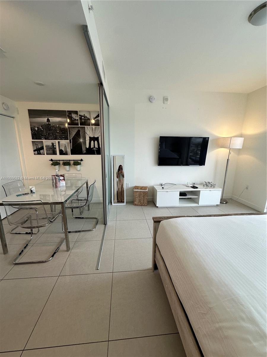 This fully furnished property is the only one in Doral approved for short-term rentals, including AIRBNB for just 3 days or more. Strategically situated in the heart of Doral, offering modern living with a variety of dining options, shops, supermarkets, and proximity to the Trump Doral Golf Course. The studio is cozy and functional, boasting high-quality finishes and a modern kitchen with top-of-the-line stainless steel appliances and elegant granite countertops. Doral's location offers easy access to major highways, making it an attractive destination for both businesses and residents due to its connectivity, cultural diversity, and quality of life. Don't miss this exceptional opportunity. Contact us now to view and secure this Doral studio for your new home or investment.