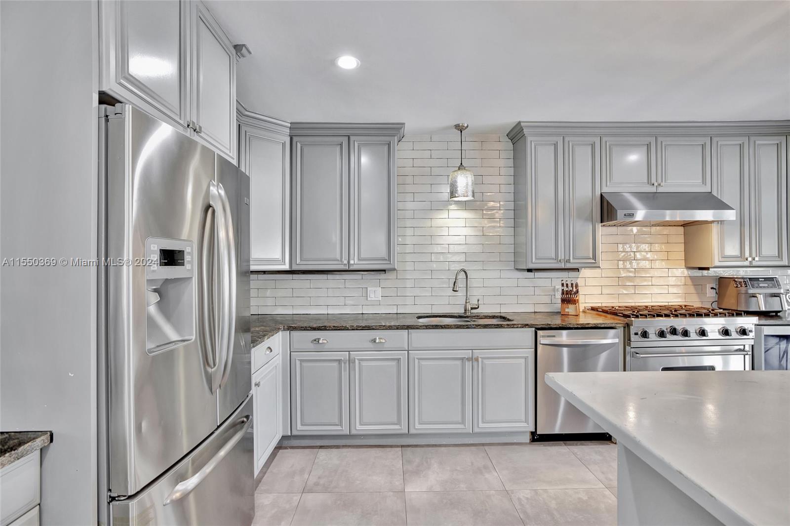 1919 NE 21st St, Fort Lauderdale, Florida 33305, 3 Bedrooms Bedrooms, ,4 BathroomsBathrooms,Residential,For Sale,1919 NE 21st St,A11550369