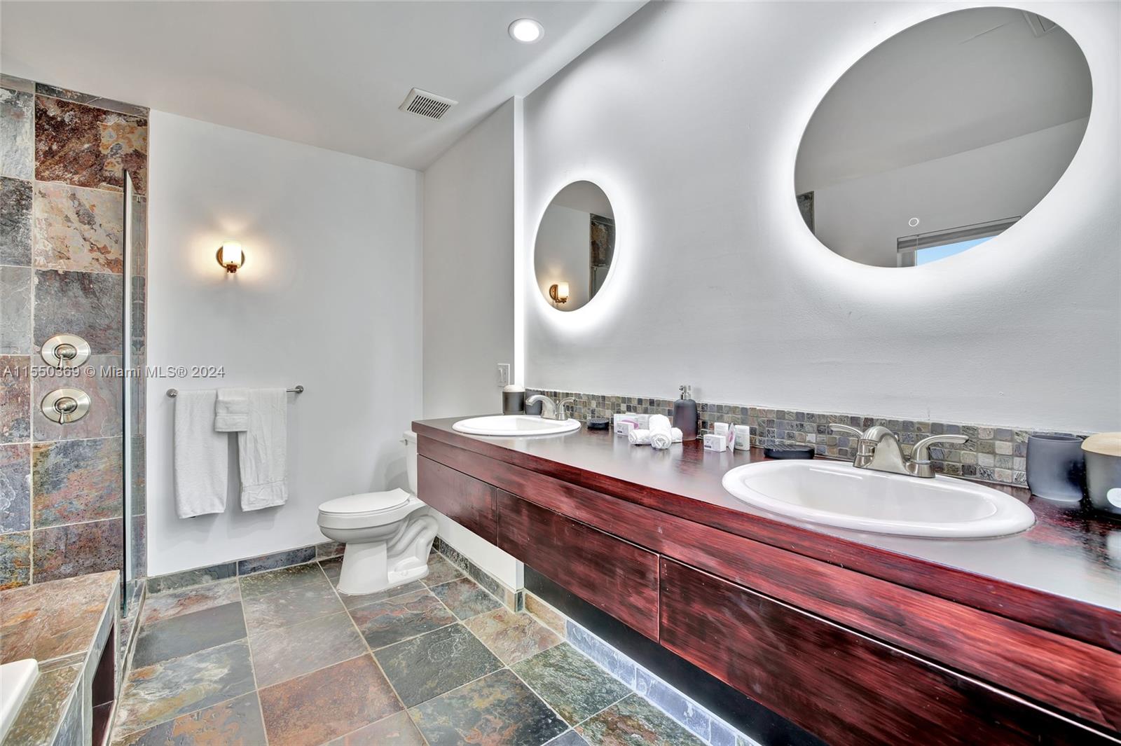 1919 NE 21st St, Fort Lauderdale, Florida 33305, 3 Bedrooms Bedrooms, ,4 BathroomsBathrooms,Residential,For Sale,1919 NE 21st St,A11550369