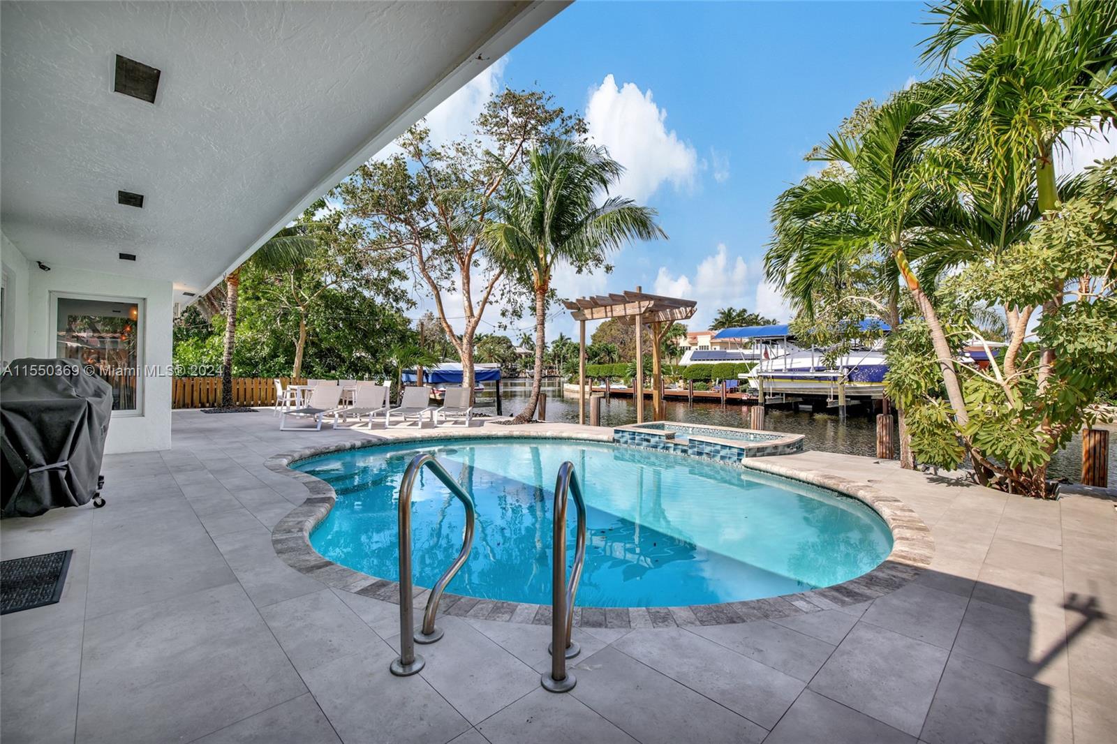 1919 NE 21st St, Fort Lauderdale, Florida 33305, 3 Bedrooms Bedrooms, ,4 BathroomsBathrooms,Residential,For Sale,1919 NE 21st St,A11550369