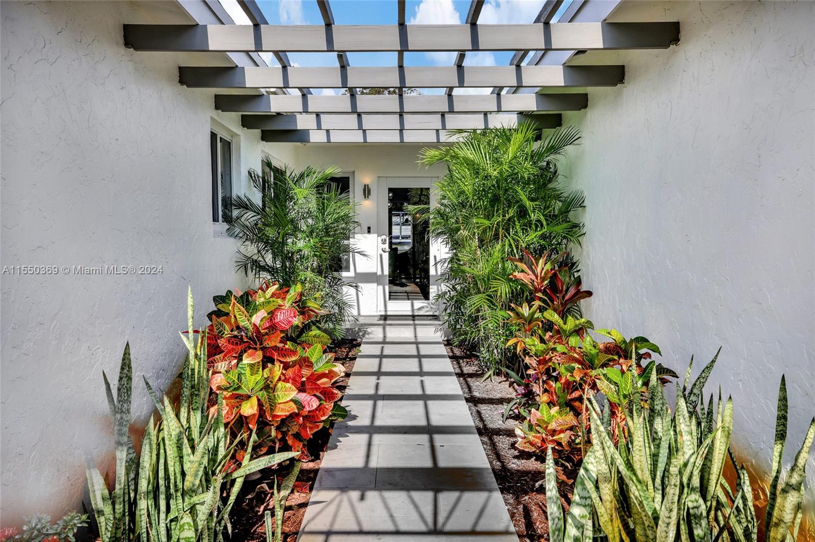 1919 NE 21st St, Fort Lauderdale, Florida 33305, 3 Bedrooms Bedrooms, ,4 BathroomsBathrooms,Residential,For Sale,1919 NE 21st St,A11550369