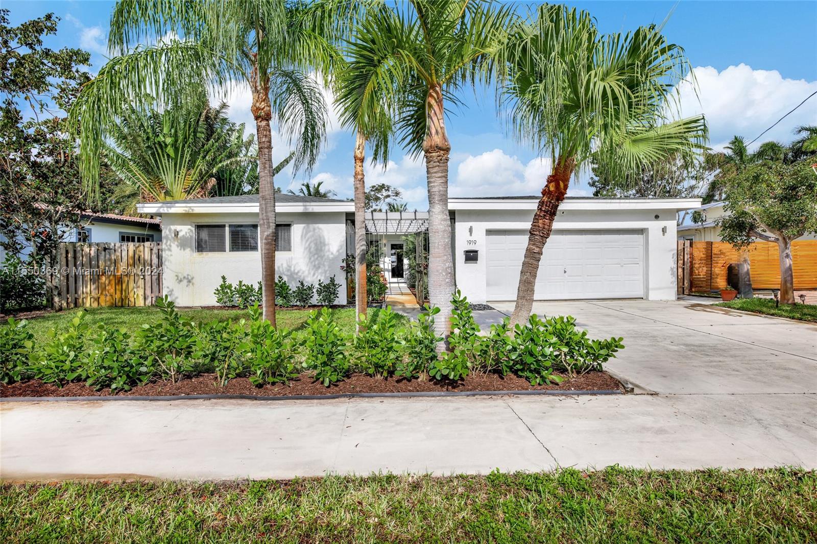 1919 NE 21st St, Fort Lauderdale, Florida 33305, 3 Bedrooms Bedrooms, ,4 BathroomsBathrooms,Residential,For Sale,1919 NE 21st St,A11550369